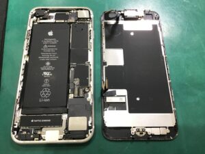 二俣川でiPhoneSE2のバッテリー交換は、データそのまま・即日修理のスマホ修理工房二俣川店へ！